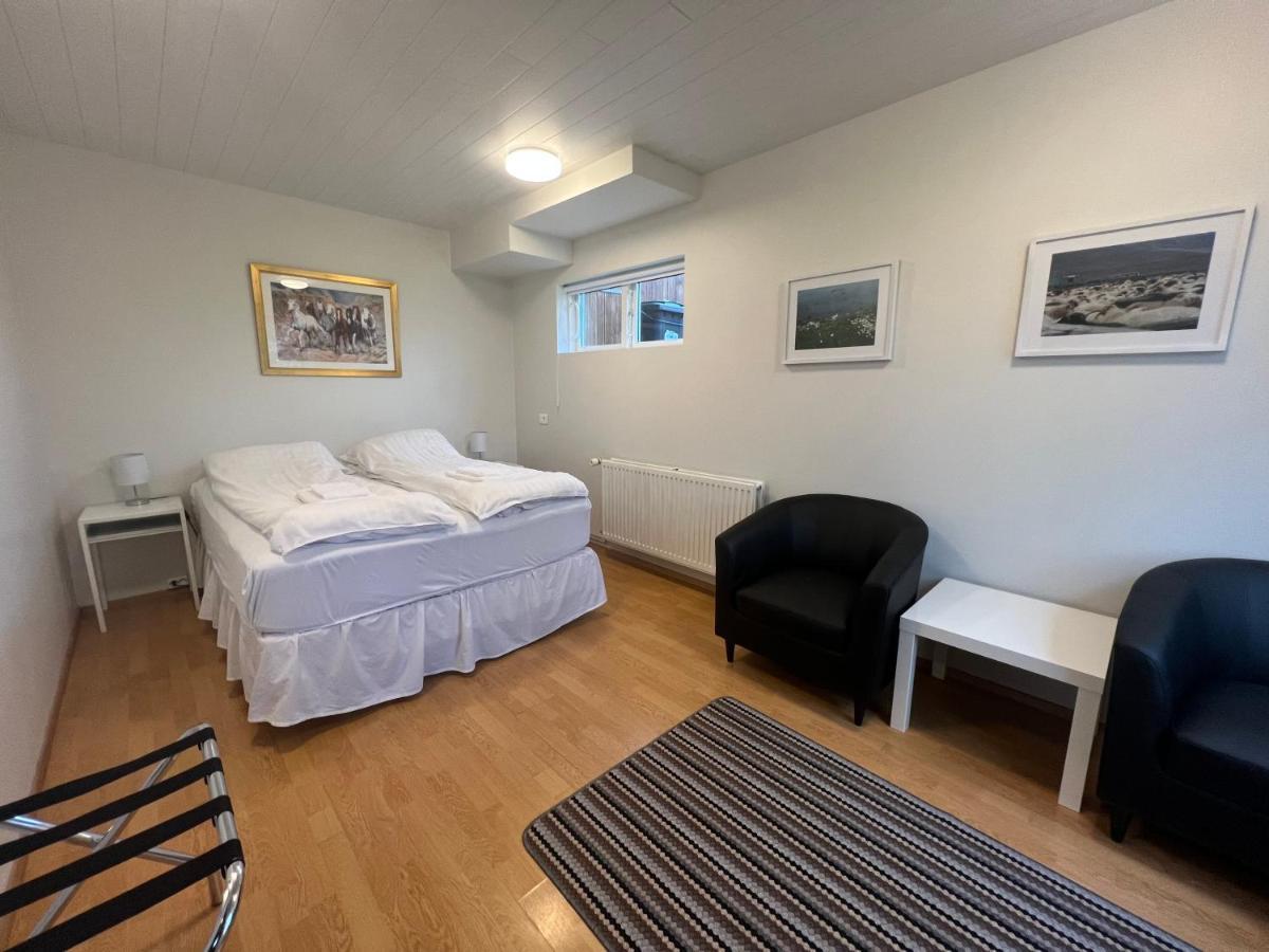 Glaesibaer 2 Guesthouse And Horsefarm Akureyri Eksteriør bilde