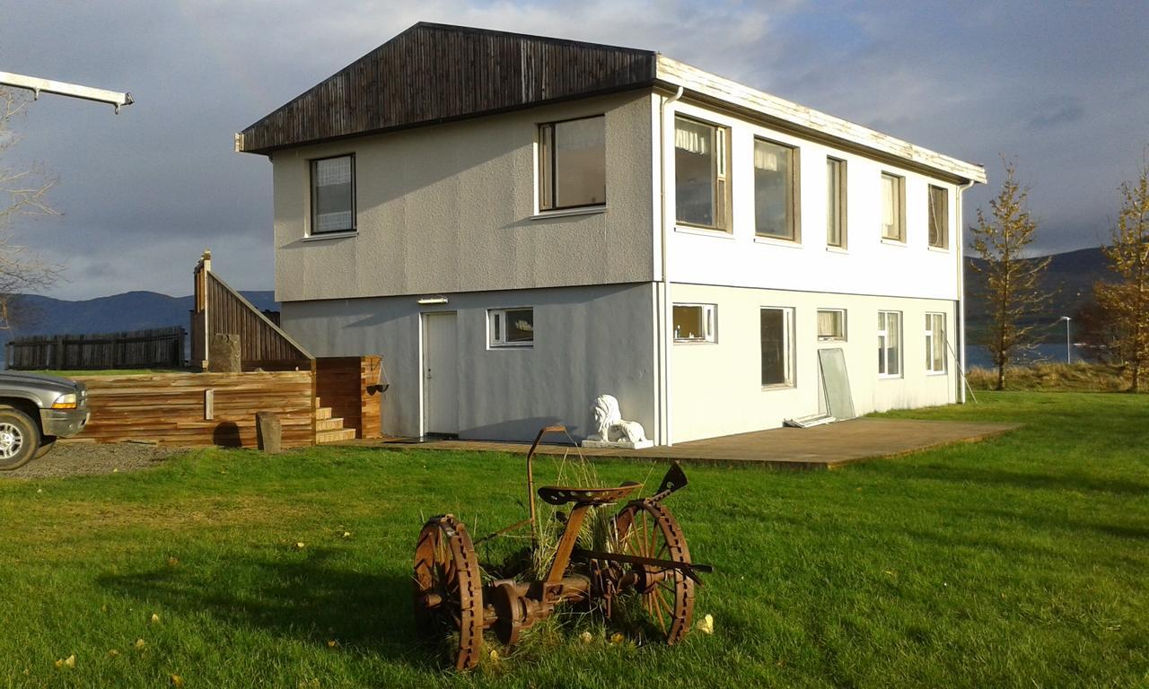 Glaesibaer 2 Guesthouse And Horsefarm Akureyri Eksteriør bilde